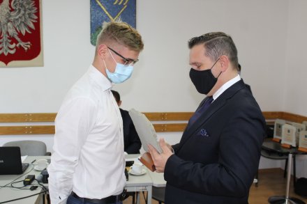 Wręczenie nagród indywidulanych przez władze samorządowe